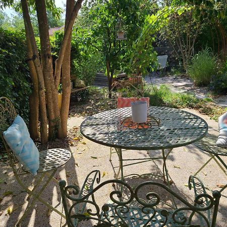 Chez Nous Dans Notre Petit Jardin Apartment มงต์เปอลิเยร์ ภายนอก รูปภาพ