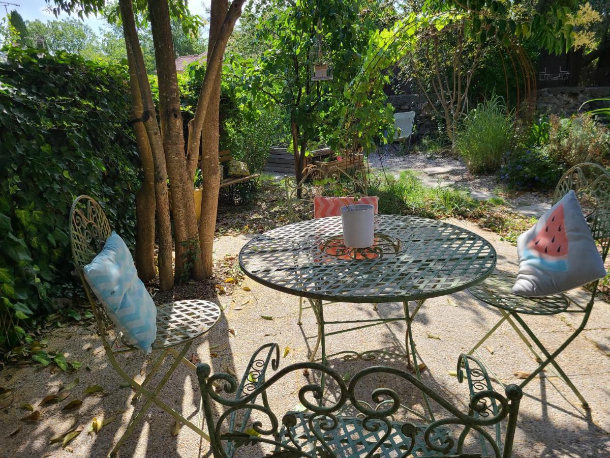 Chez Nous Dans Notre Petit Jardin Apartment มงต์เปอลิเยร์ ภายนอก รูปภาพ