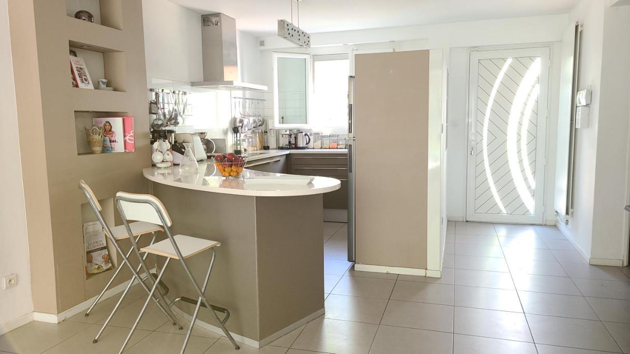 Chez Nous Dans Notre Petit Jardin Apartment มงต์เปอลิเยร์ ภายนอก รูปภาพ